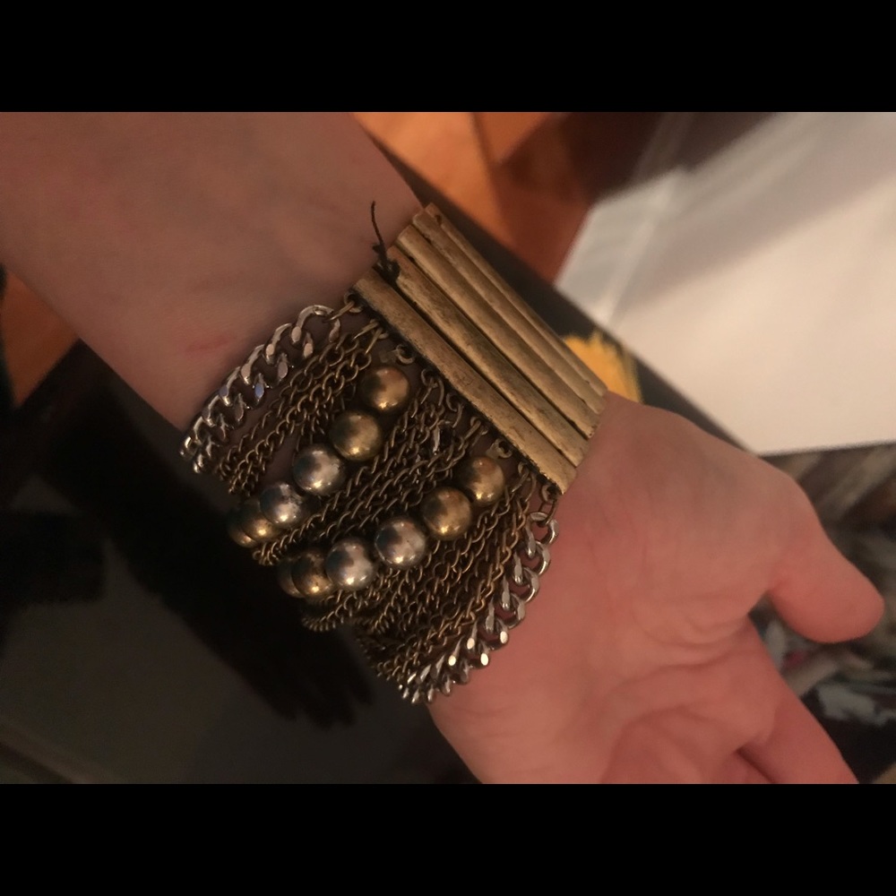 Two tone bracket